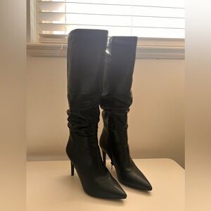 Le Chataeu Black Leather Heeled Boots sz 7